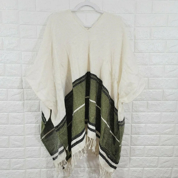 Treasure & Bond V-Neck Poncho Sweater Ivory/Green - Picture 4 of 4